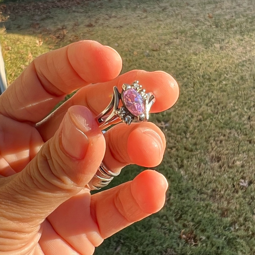 Elegant Sterling Silver and Pink Gemstone Ring stamped 925 - Picture 4 of 10